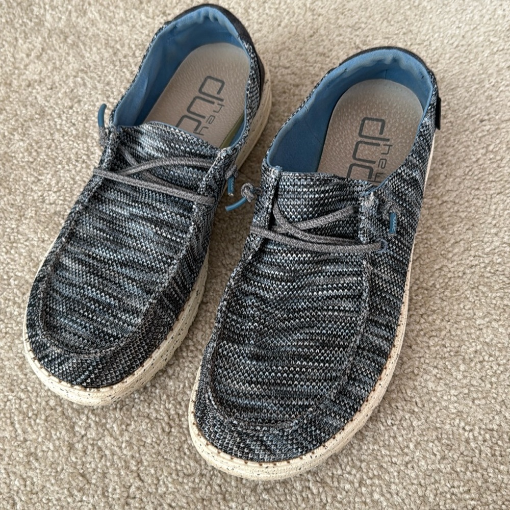 Womens Hey Dudes Size 9
Multi color - dark blue, light blue and white